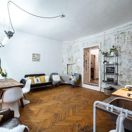 A Szoba Apartman Pecs Bagian luar foto