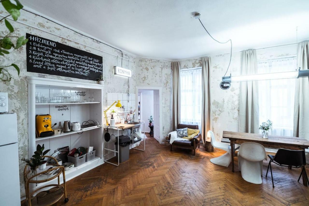 A Szoba Apartman Pecs Bagian luar foto