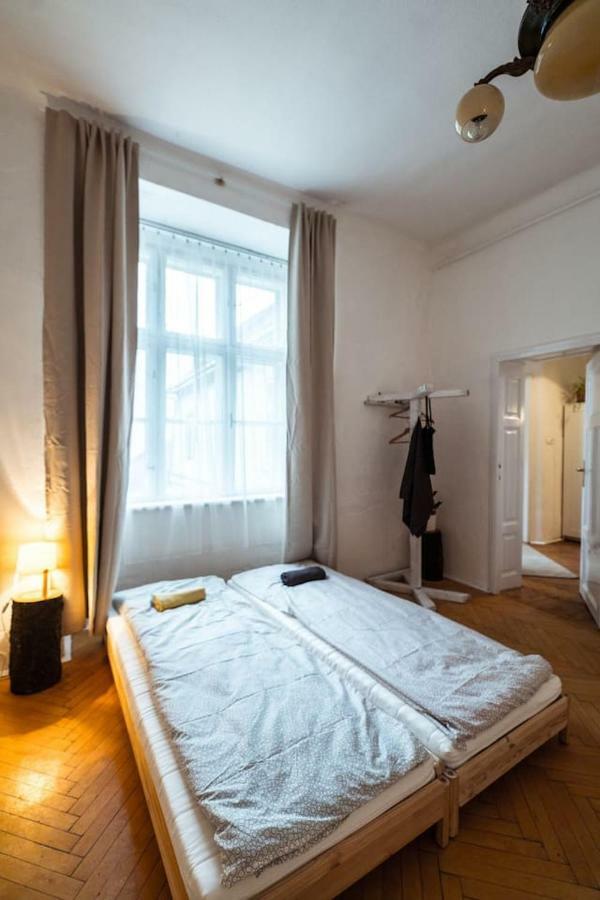 A Szoba Apartman Pecs Bagian luar foto
